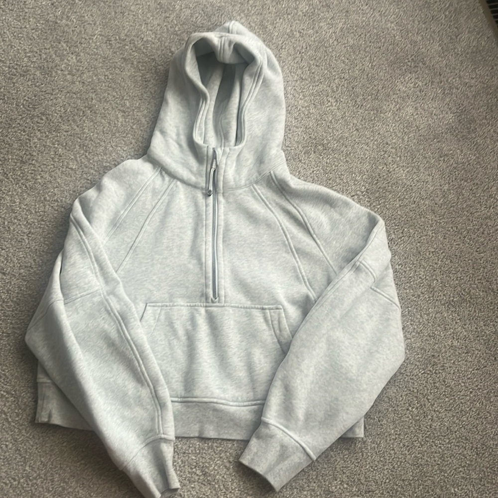Lululemon cropped hooded Scuba. Perfect condition